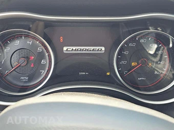 2015 Dodge Charger R/T – miniatura 9