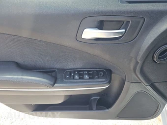 2015 Dodge Charger SE - miniatura 9