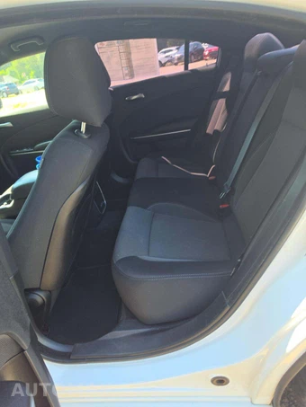 2015 Dodge Charger SE – miniatura 10