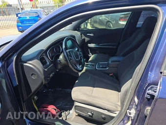 2015 Dodge Charger SXT – miniatura 3