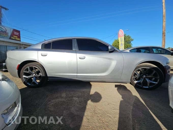 2015 Dodge Charger SXT – miniatura 4