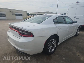 2015 Dodge Charger SXT – miniatura 4