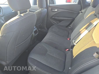 2015 Dodge Dart SXT - miniatura 13