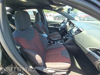 2015 Dodge Dart SXT – miniatura 8