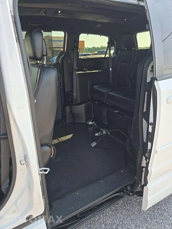 2015 Dodge Grand Caravan R/T 121.2" WB - miniatura 10