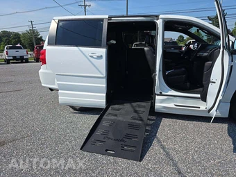 2015 Dodge Grand Caravan R/T 121.2" WB - miniatura 14