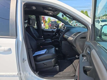 2015 Dodge Grand Caravan R/T 121.2" WB - miniatura 16