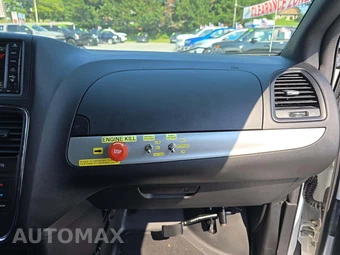 2015 Dodge Grand Caravan R/T 121.2" WB - miniatura 17