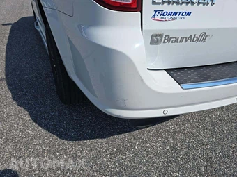 2015 Dodge Grand Caravan R/T 121.2" WB - miniatura 19