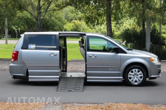 2015 Dodge Grand Caravan SE 121.2" WB - miniatura 2