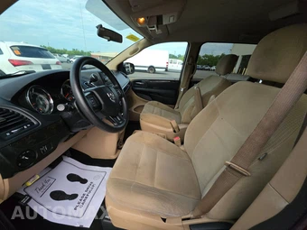 2015 Dodge Grand Caravan SE 121.2" WB - miniatura 7