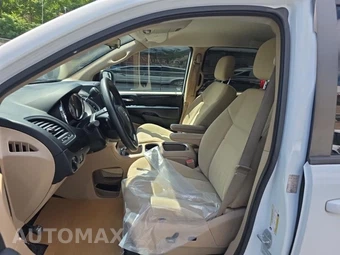 2015 Dodge Grand Caravan SXT 121.2" WB – miniatura 13