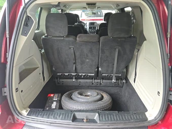 2015 Dodge Grand Caravan SXT 121.2" WB - miniatura 17