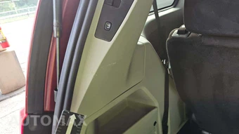 2015 Dodge Grand Caravan SXT 121.2" WB - miniatura 39