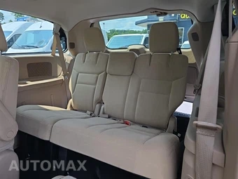 2015 Dodge Grand Caravan SXT 121.2" WB – miniatura 17
