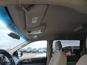 2015 Dodge Grand Caravan SXT 121.2" WB - miniatura 15