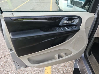 2015 Dodge Grand Caravan SXT 121.2" WB - miniatura 9