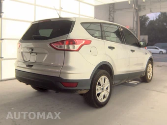 2015 Ford Escape S – miniatura 4