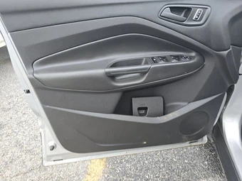 2015 Ford Escape S – miniatura 9