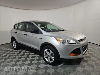 2015 Ford Escape S – miniatura 3