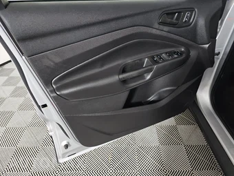 2015 Ford Escape S – miniatura 9