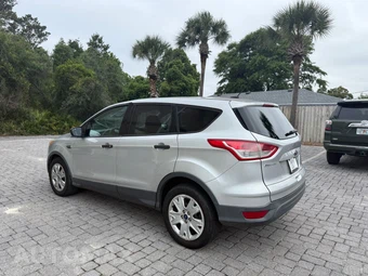 2015 Ford Escape S - miniatura 3