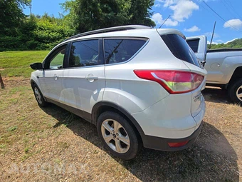 2015 Ford Escape SE – miniatura 2