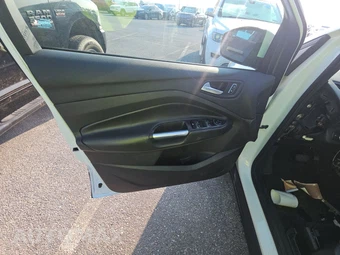 2015 Ford Escape SE – miniatura 9