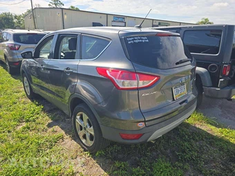 2015 Ford Escape SE – miniatura 2