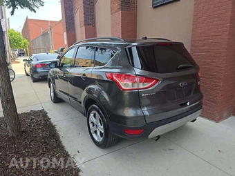 2015 Ford Escape SE – miniatura 3