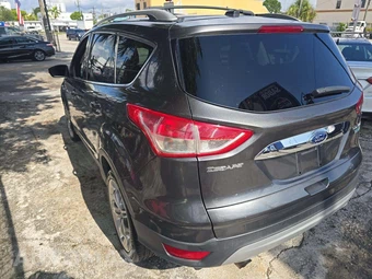 2015 Ford Escape Titanium - miniatura 2