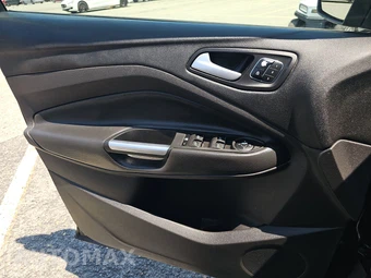 2015 Ford Escape Titanium – miniatura 9