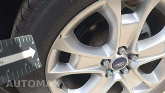 2015 Ford Escape Titanium – miniatura 25