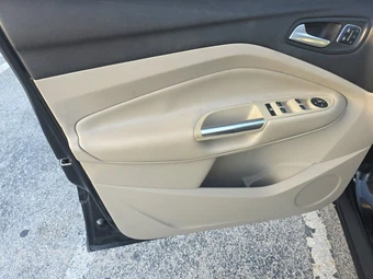 2015 Ford Escape Titanium – miniatura 9