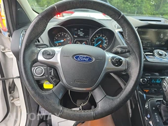 2015 Ford Escape Titanium – miniatura 10