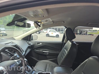 2015 Ford Escape Titanium – miniatura 17