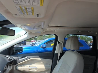 2015 Ford Escape Titanium – miniatura 17