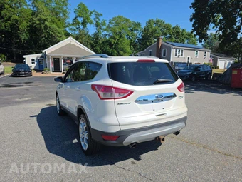 2015 Ford Escape Titanium – miniatura 2