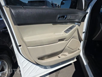 2015 Ford Explorer – miniatura 9