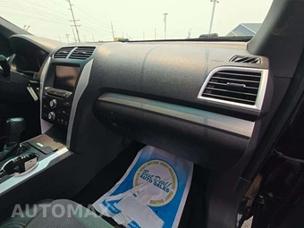 2015 Ford Explorer XLT – miniatura 17