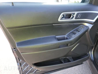 2015 Ford Explorer XLT - miniatura 9