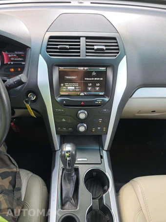2015 Ford Explorer XLT – miniatura 10