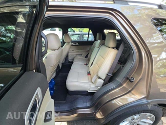 2015 Ford Explorer XLT – miniatura 13