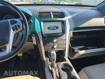 2015 Ford Explorer XLT – miniatura 11