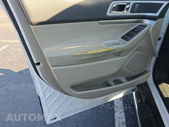 2015 Ford Explorer XLT – miniatura 9
