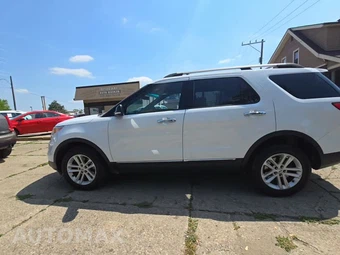 2015 Ford Explorer XLT – miniatura 3