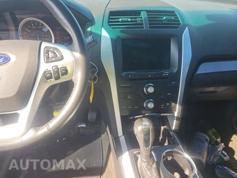 2015 Ford Explorer XLT – miniatura 11