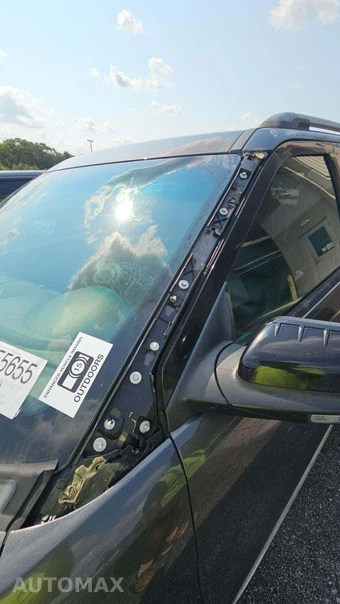 2015 Ford Explorer XLT – miniatura 24