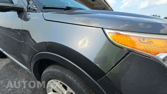 2015 Ford Explorer XLT – miniatura 32