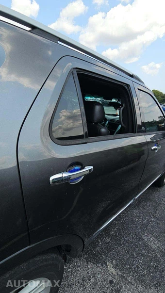 2015 Ford Explorer XLT – miniatura 36